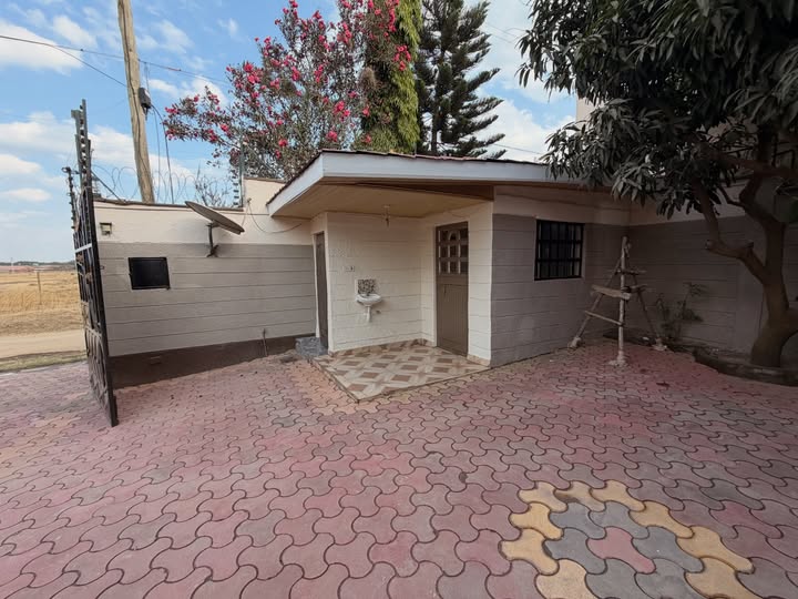 Spacious 5-Bedroom House with DSQ for Rent in Membley