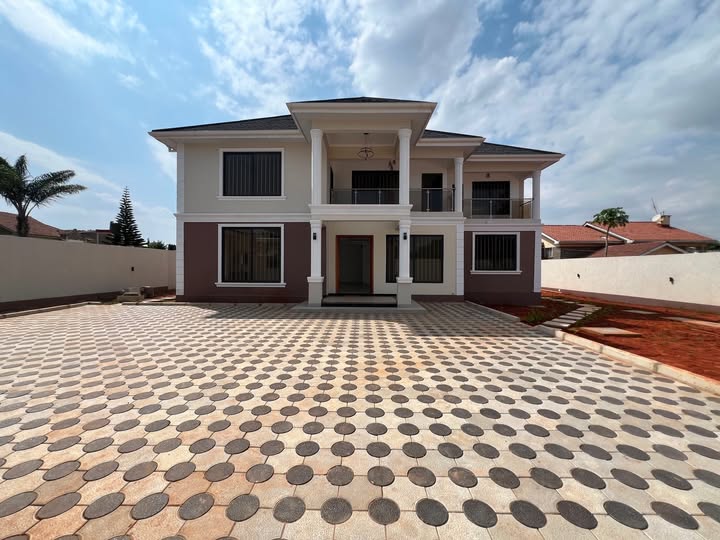 Elegant 4-Bedroom Family Home with Family Room & DSQ for Sale in Kahawa Sukari
