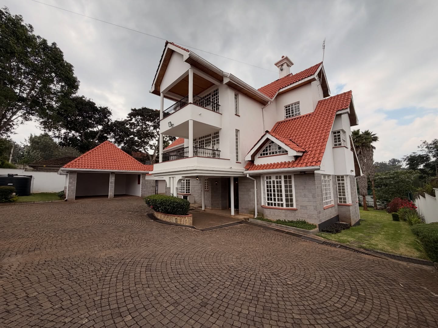 Elegant 5-Bedroom Mansion with DSQ for Rent in Runda, Nairobi
