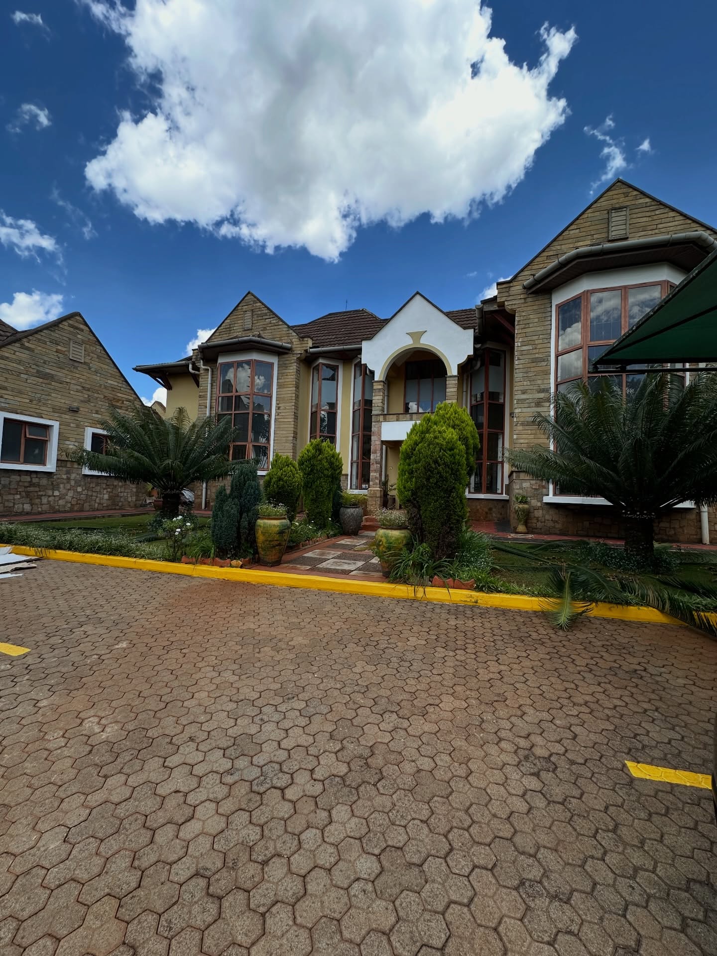 Luxurious 6-Bedroom Mansion for Rent in Runda, Nairobi